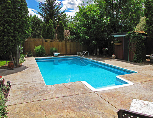 Tranquility Pool Home - 4 Bdrm w/Pool - Kelowna