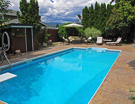 Tranquility Pool Home - 4 Bdrm w/Pool - Kelowna