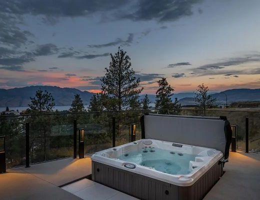 Stunning Lake View Retreat - 4 Bdrm w/ Pool HT - Kelowna