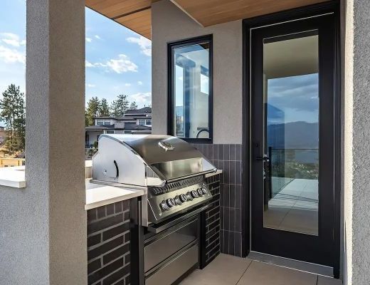 Stunning Lake View Retreat - 4 Bdrm w/ Pool HT - Kelowna