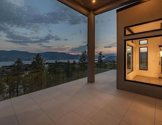 Stunning Lake View Retreat - 4 Bdrm w/ Pool HT - Kelowna